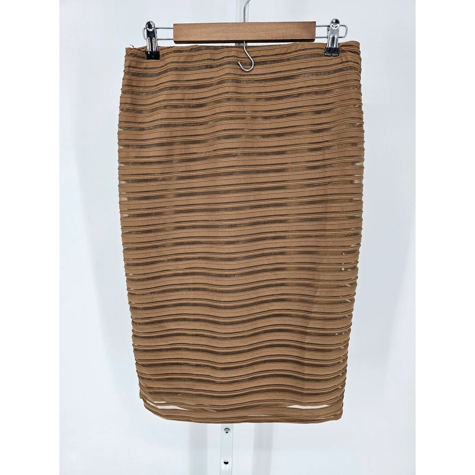 Boutique Essentials Womens Sz M Knee Length Pencil Skirt Gold Ribbed Striped
