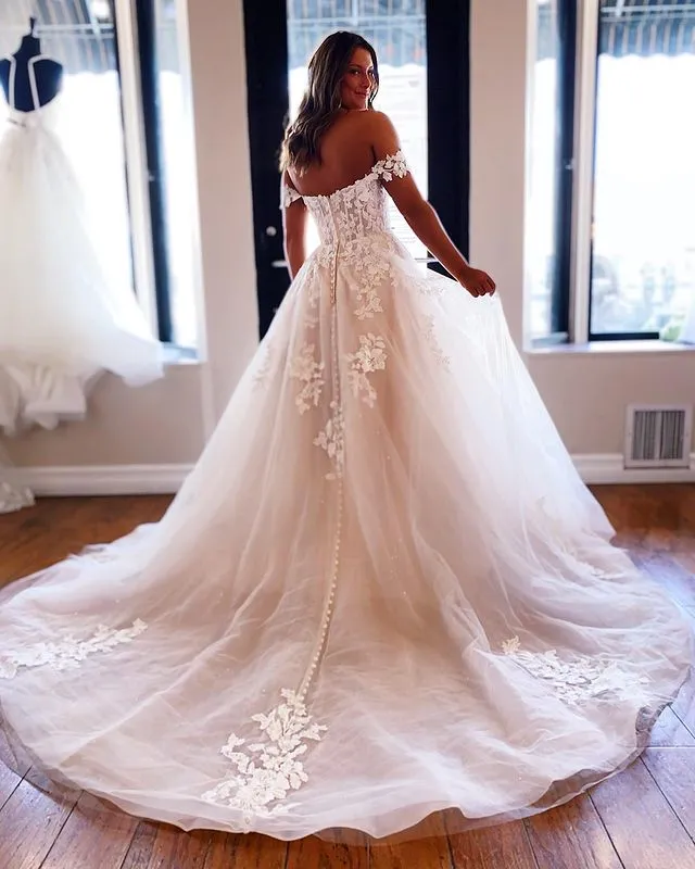 Fairy Ball Gown Off the Shoulder Tulle Wedding Dresses with Appliques VK0731103