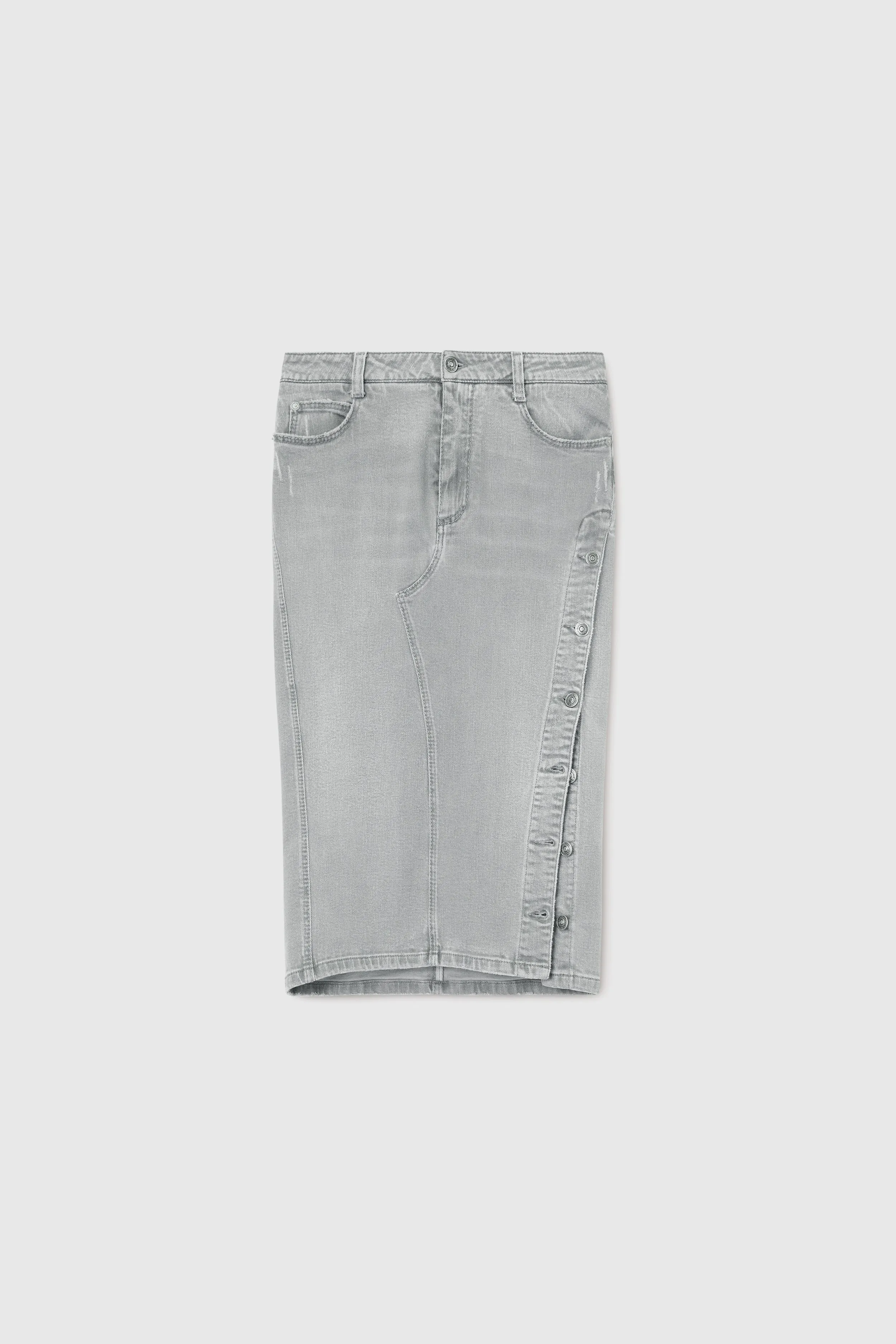Pencil skirt with buttons in gray denim fabric