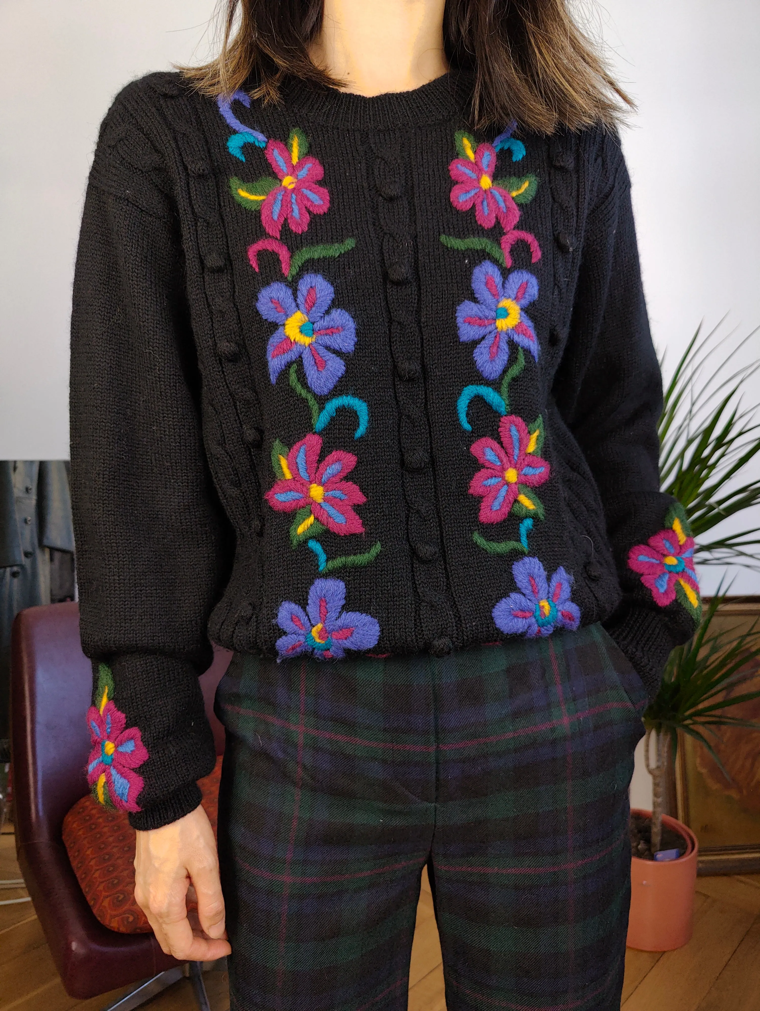 Vintage 100% wool sweater flower floral embroidery black winter knit knitted pullover jumper S