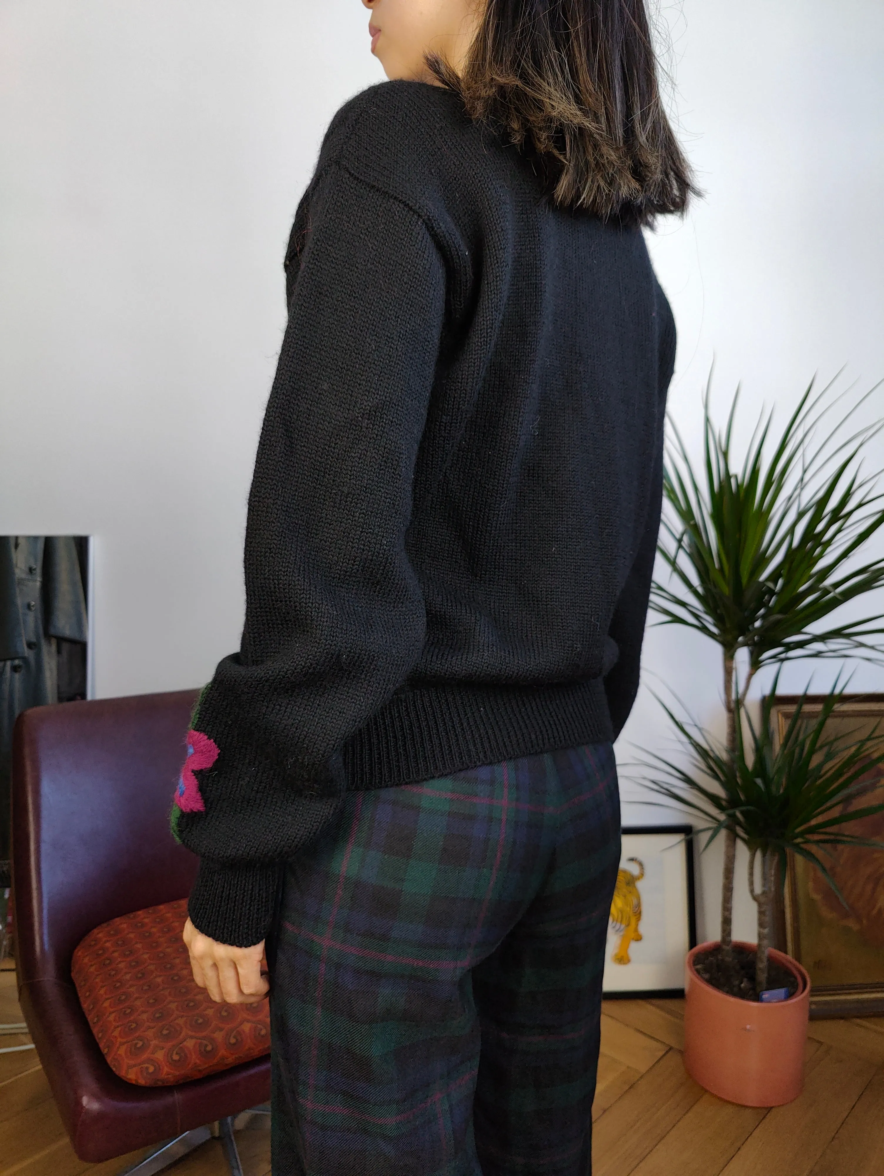Vintage 100% wool sweater flower floral embroidery black winter knit knitted pullover jumper S