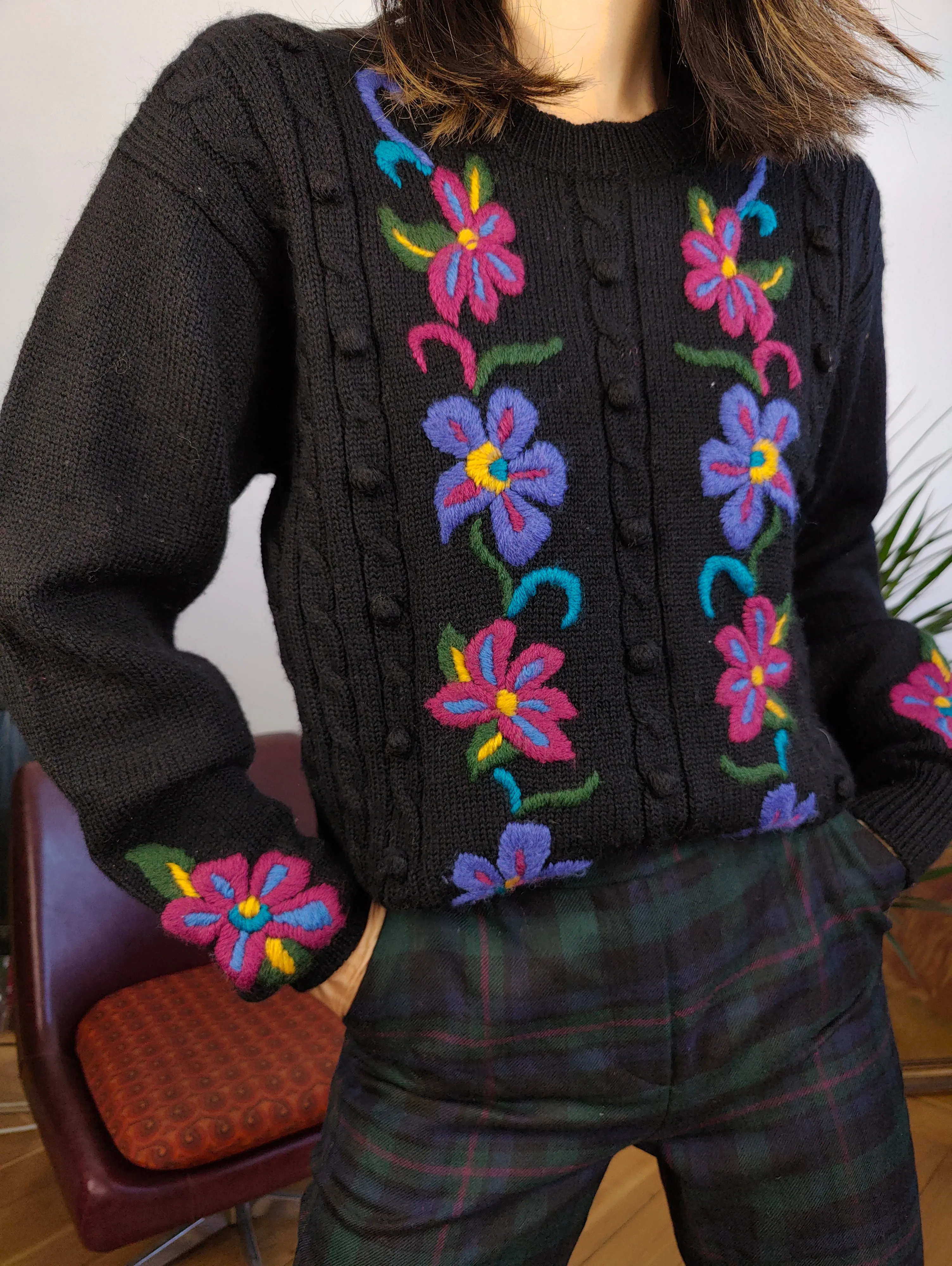 Vintage 100% wool sweater flower floral embroidery black winter knit knitted pullover jumper S