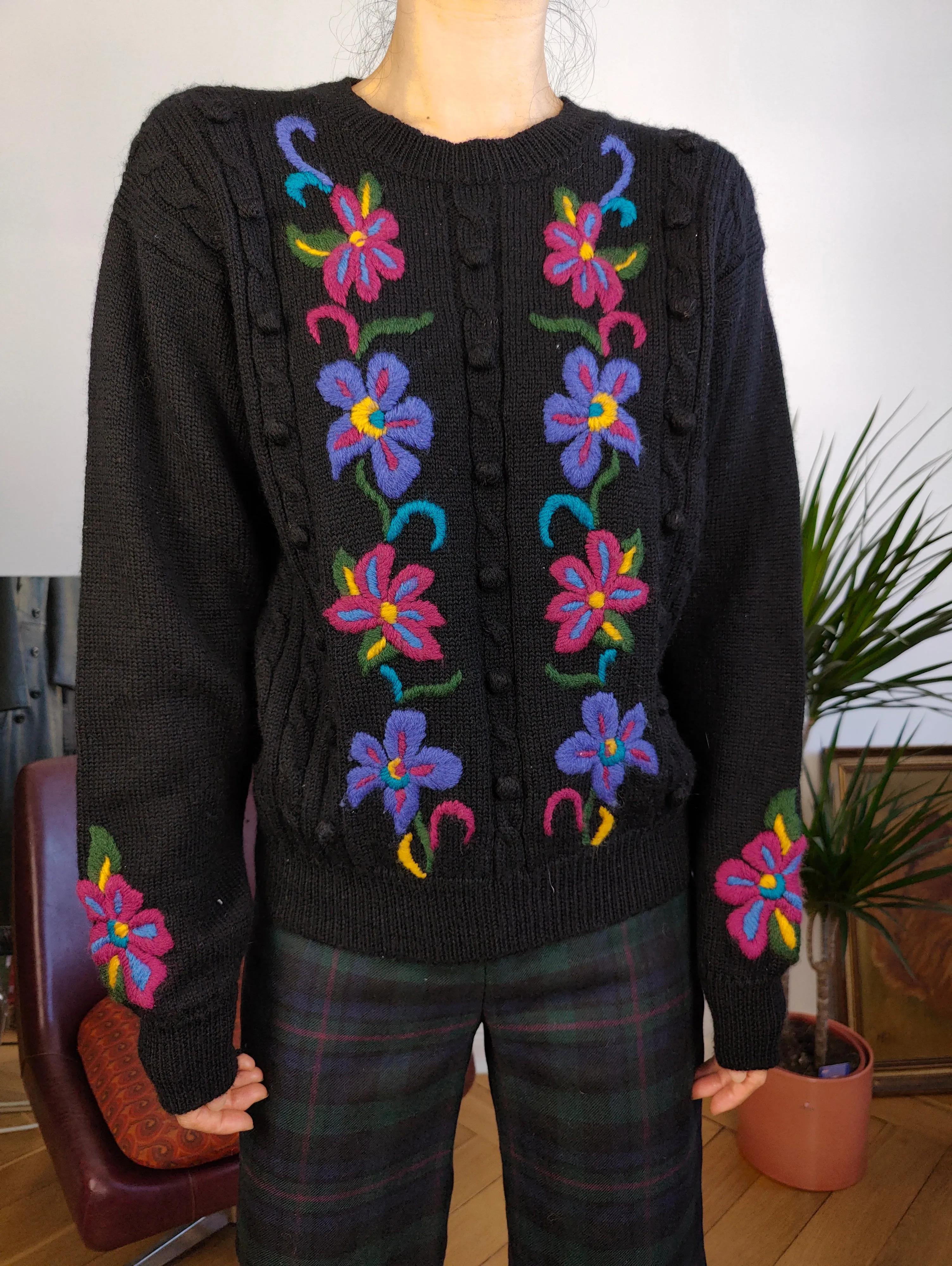 Vintage 100% wool sweater flower floral embroidery black winter knit knitted pullover jumper S