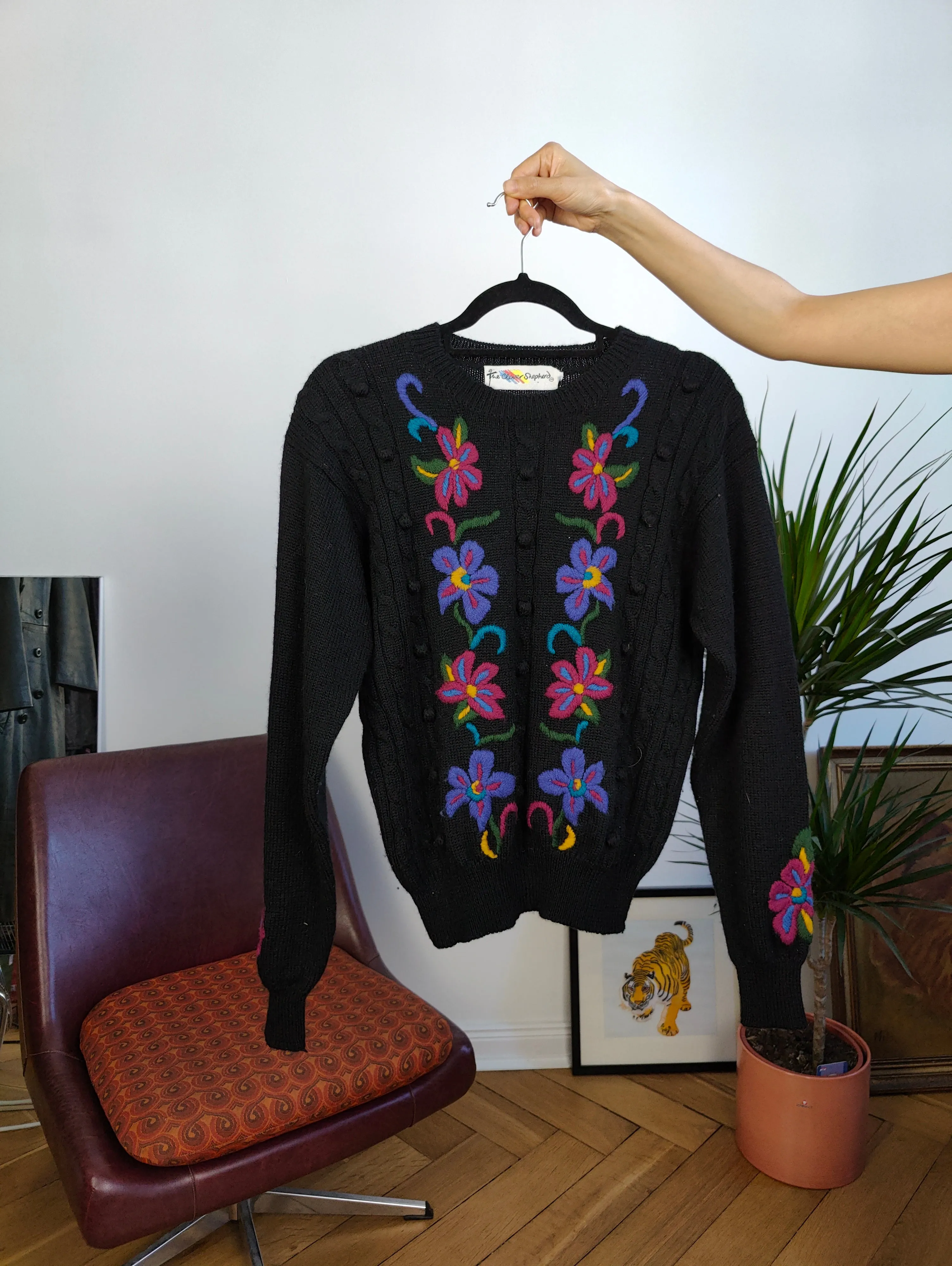 Vintage 100% wool sweater flower floral embroidery black winter knit knitted pullover jumper S