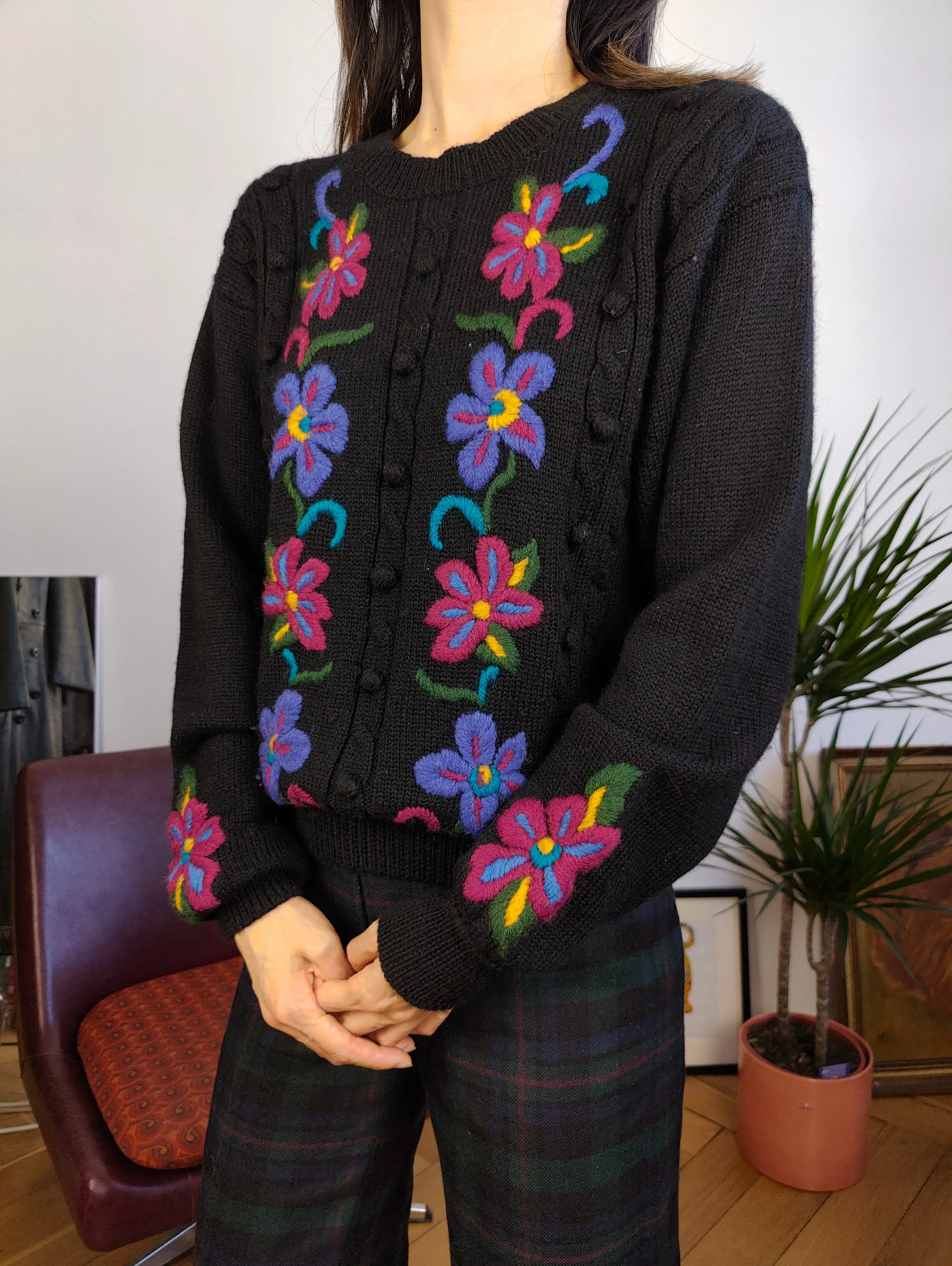 Vintage 100% wool sweater flower floral embroidery black winter knit knitted pullover jumper S